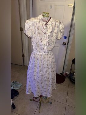 Vintage-Inspired White Floral Ruffle Midi Dress Jerri Gee